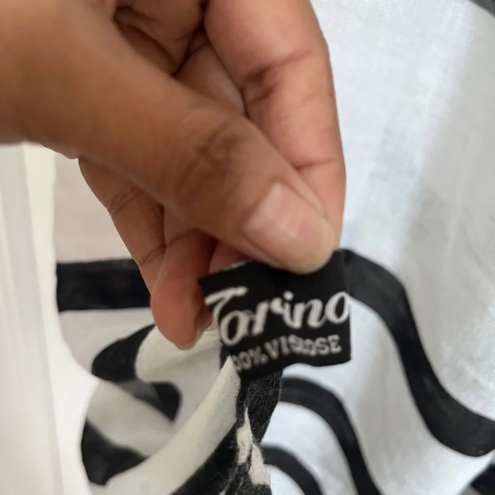 Taroni Elegant Black and White Striped sheer Scarf